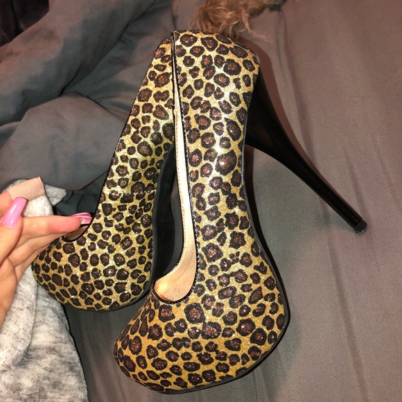 Heels - Picture 2 of 3